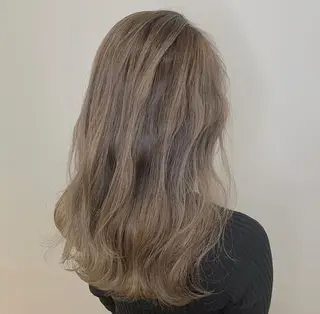 ミディアム BRIDGE あきらのヘアスタイル