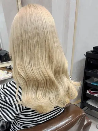セミロング ブリーチ・縮毛矯正 特化 山下良孝✂️のヘアスタイル