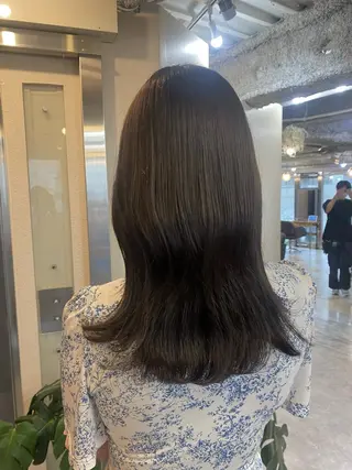 セミロング カラー AYANO ／レイヤー／オリーブのヘアスタイル