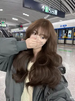 ロング LOE所属・LOE Yuuka/42🩵のヘアスタイル