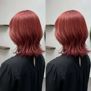 ミディアム 💕透明感赤味カラー ぱっつんボブ🩷のヘアスタイル