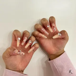 ロング 美フォルムスカルプ✨ RENAのネイルデザイン