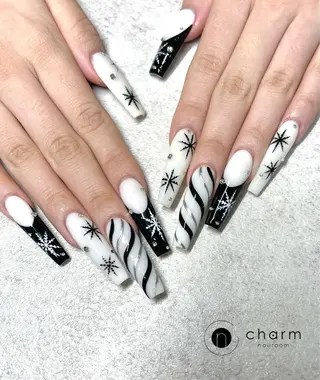 ネイル ネイルルーム チャームのネイルデザイン
