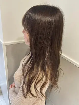 ロング カラー 小栗 麻衣のヘアスタイル