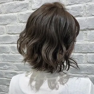 ミディアム カラー 関 彩花のヘアスタイル