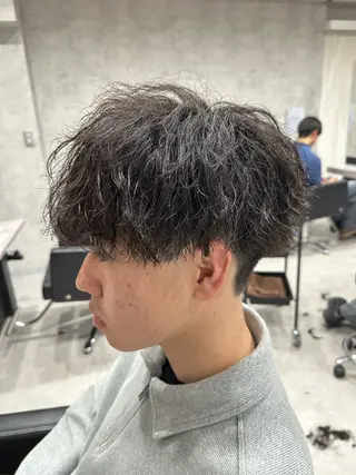 ショート パーマ メンズ ユウ🪄 パーマ指名No1のヘアスタイル