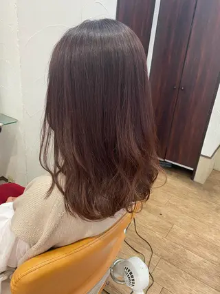 セミロング カラー サプリームヘア 飯田みち瑠のヘアスタイル