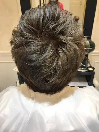 カラー メンズ 粟田 めぐみのヘアスタイル