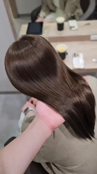 ミディアム カラー 縮毛矯正をしている人 のためのカラーのヘアスタイル