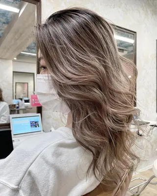 ロング TAKU 美容師のヘアスタイル