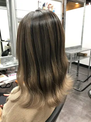 ミディアム カラー ヘアアレンジ 大塚 貴之のヘアスタイル