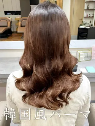 セミロング 波巻きウェーブ 韓国風パーマ 纐纈のヘアスタイル