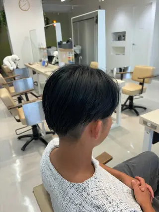 ショート カラー メンズ ニュアンスパーマ/ フェザー/マッシュのヘアスタイル