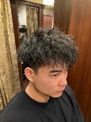 ミディアム パーマ メンズ 猪井 明のヘアスタイル