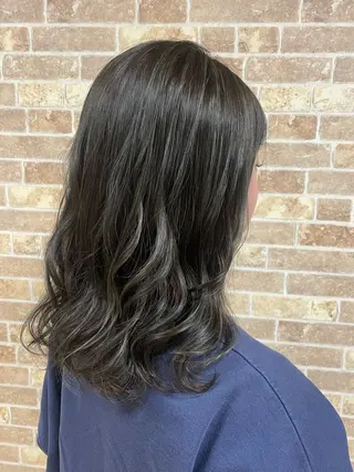 セミロング カラー 徳留 もも花のヘアスタイル