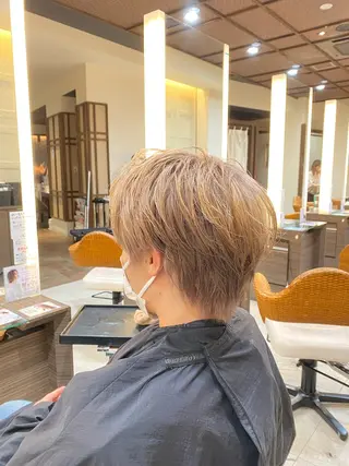 カラー メンズ スパイラル波巻き パーマ井本汰壱のヘアスタイル