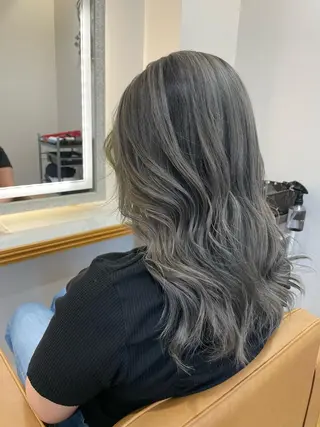 セミロング ブリーチ毛矯正.髪質 改善.髪にドラマをのヘアスタイル