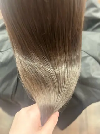 ロング カラー ヘアアレンジ 🤍 minaのヘアスタイル