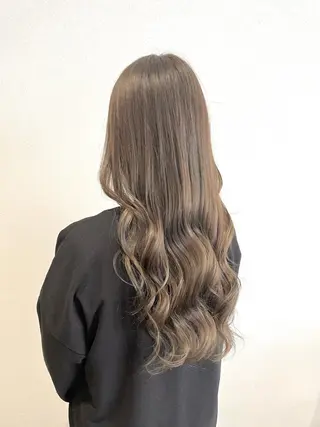 ロング 透明感Color🩶 髪質改善 ユウナ🦋のヘアスタイル