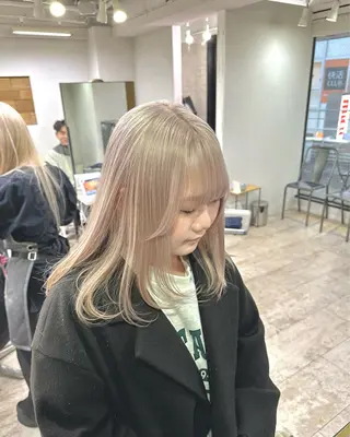 セミロング カラー 🦄ハイトーンカラー 🦄まるおしょうのヘアスタイル