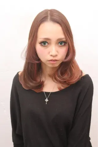 ミディアム 髪質改善&ブリーチ 伊勢 祐一郎のヘアスタイル