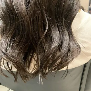 ロング bh.maara デザイン／ハイトーンのヘアスタイル