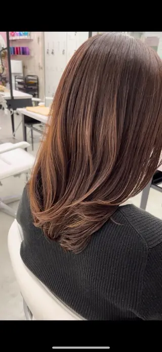 ミディアム 【顔まわりレイヤー透 明感カラー今崎太河】のヘアスタイル