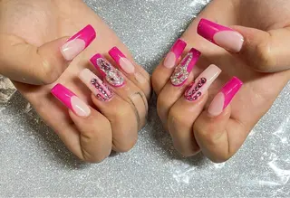 ネイル VIERU 🌈🎀💖のネイルデザイン