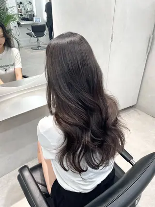 ロング ハイトーン デザインカラーのヘアスタイル