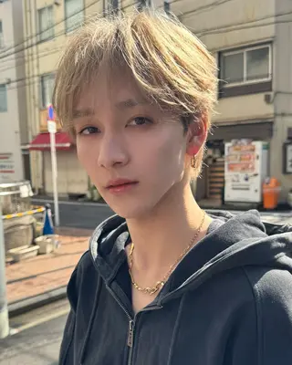 メンズ 曲がる縮毛矯正 センターパート/翼のヘアスタイル