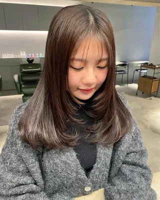セミロング カラー 纐纈 釉羽のヘアスタイル