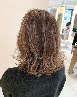 ミディアム カラー Miru by INCE HAIRのヘアスタイル