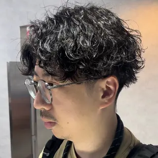 ショート カラー パーマ メンズ センターパート マスターかずまのヘアスタイル