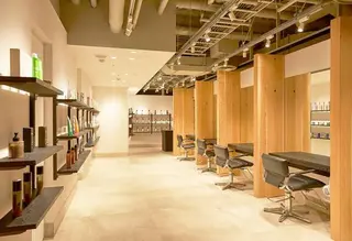 stylist トモヤのヘアスタイル