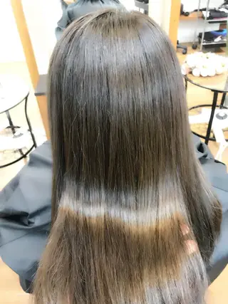 セミロング カラー 吉森 満俊のヘアスタイル