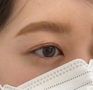 マツエク・マツパ アイブロウ 鍵山 千秋のヘアスタイル