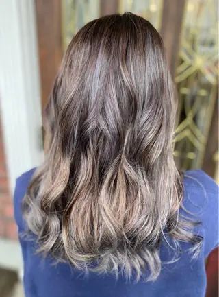 ロング カラー 山西 真琴のヘアスタイル