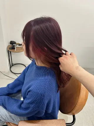 セミロング PELEハイトーン shinobuのヘアスタイル