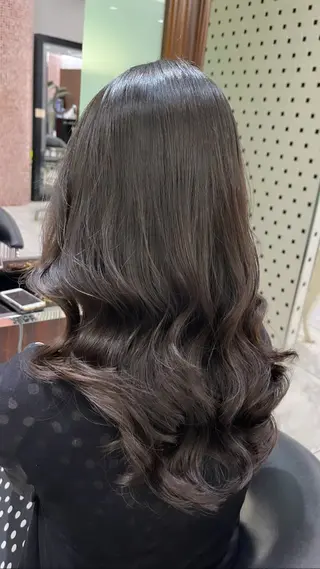 ロング パーマ コテ巻きパーマ 藤野佑成のヘアスタイル