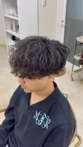 ミディアム パーマ メンズ 年間指名数1000↑ 🔥メンズ特化/武蔵のヘアスタイル