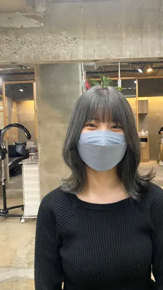 ミディアム 茜璃/ブリーチカラー /レイヤーカットのヘアスタイル