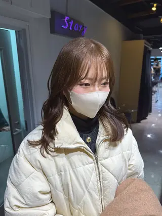 セミロング カラー NANAMI🩵 大人可愛い韓国ヘアのヘアスタイル