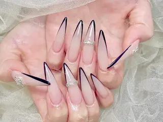 ネイル 🦋 Queenieのネイルデザイン