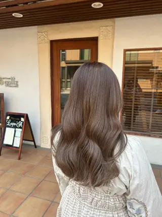 ロング カラー putri 川邉 優花のヘアスタイル