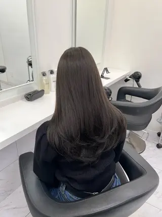 セミロング 寒色/ベージュヘア ブリーチありMiOのヘアスタイル