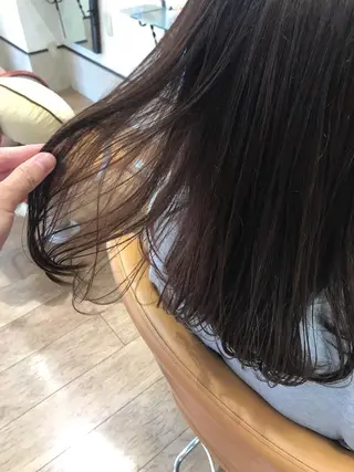 セミロング カラー サプリームヘア 飯田みち瑠のヘアスタイル