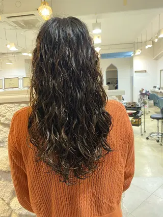 ロング パーマ 饒平名 知也のヘアスタイル
