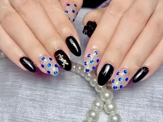 ネイル 🦋 Queenieのネイルデザイン