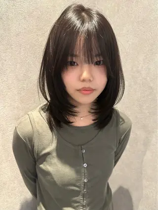 ミディアム レイヤー/ハッシュ 三好悠生のヘアスタイル