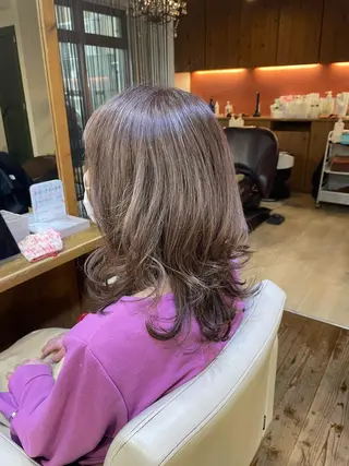 ミディアム 山木 裕子のヘアスタイル